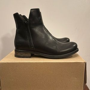Taos footwear ‘Zip It’ Black leather boots